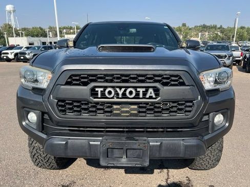 Used 2019 Toyota Tacoma TRD Off-Road w/ TRD Premium Off Road Package AWD/4WD image 9