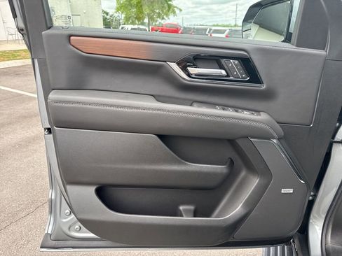 New 2026 GMC Yukon Denali w/ Denali Reserve Package AWD/4WD image 11
