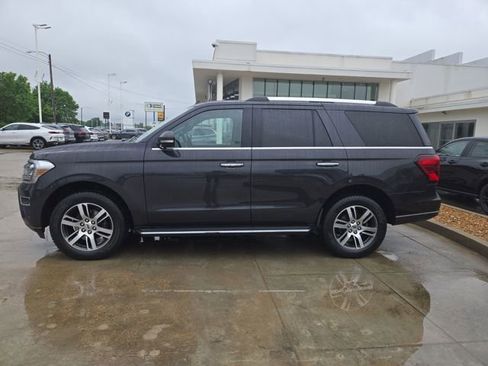 Used 2022 Ford Expedition Limited RWD image 2