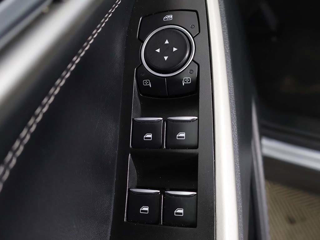Used 2022 Ford Explorer XLT w/ Equipment Group 202A AWD/4WD image 36