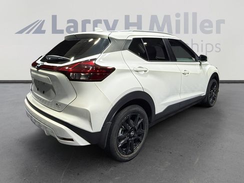 Certified 2023 Nissan Kicks SV FWD image 5