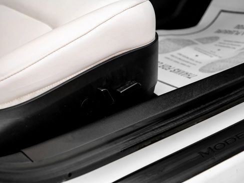 Used 2021 Tesla Model 3 Standard Range Plus image 40