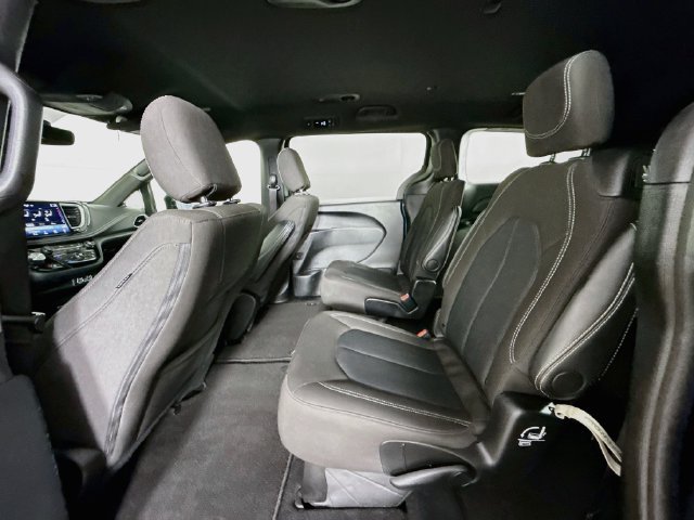 Used 2024 Chrysler Pacifica Touring FWD image 25
