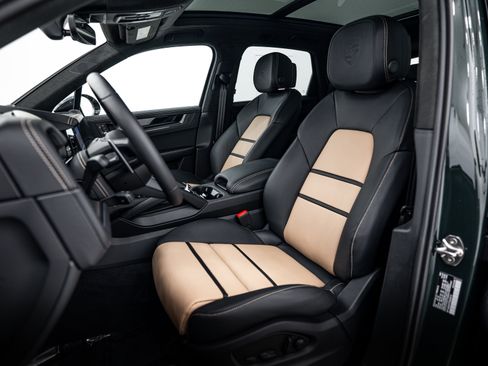 Certified 2026 Porsche Cayenne GTS image 5