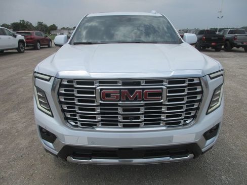New 2026 GMC Yukon Denali w/ Denali Reserve Package AWD/4WD image 10
