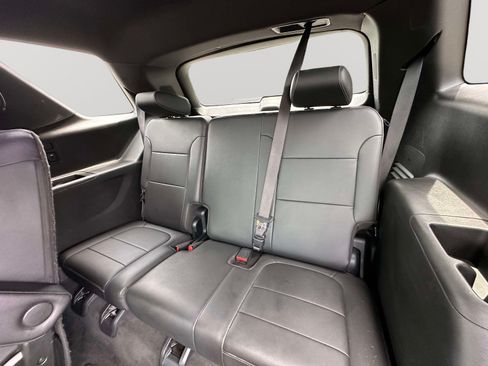 Used 2023 Chevrolet Traverse LT w/ LT Premium Package AWD/4WD image 33