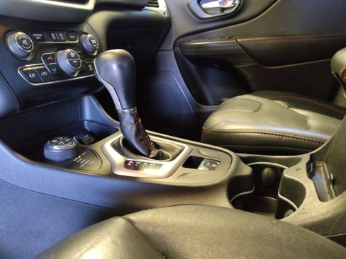 Used 2016 Jeep Cherokee Trailhawk w/ Comfort/Convenience Group image 26