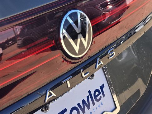 New 2026 Volkswagen Atlas Peak Edition image 7