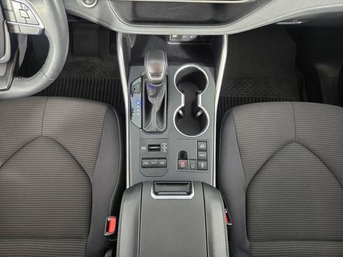 Used 2025 Toyota Highlander LE AWD/4WD image 26
