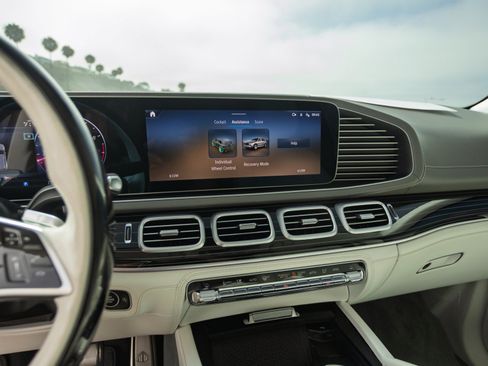 Used 2024 Mercedes-Benz Maybach GLS 600 4MATIC image 37