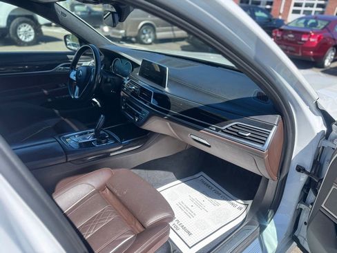 Used 2016 BMW 750i xDrive AWD/4WD image 29