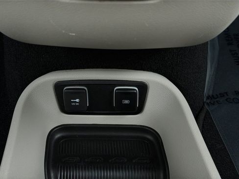 Used 2020 Chrysler Pacifica Limited FWD image 29