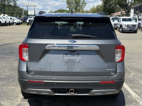 Certified 2022 Ford Explorer XLT w/ Equipment Group 202A image 3