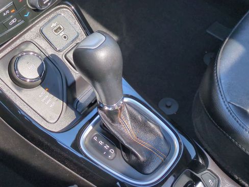 Used 2020 Jeep Compass Limited image 32