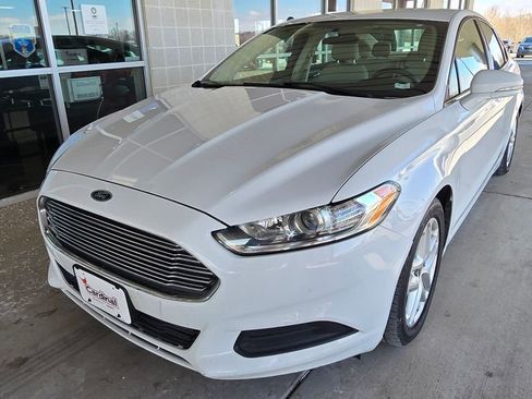 Used 2016 Ford Fusion SE image 3