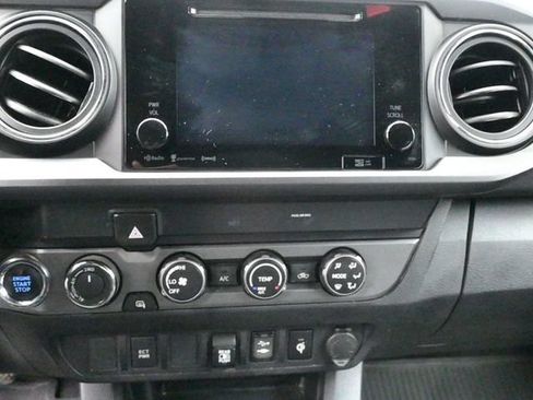 Used 2019 Toyota Tacoma TRD Sport AWD/4WD image 15
