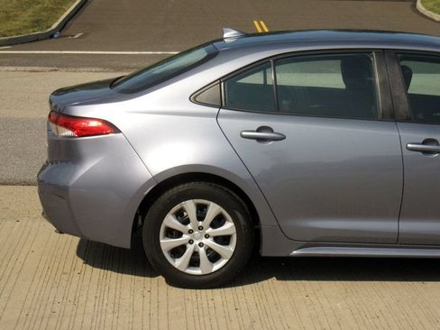 Used 2021 Toyota Corolla LE FWD image 11