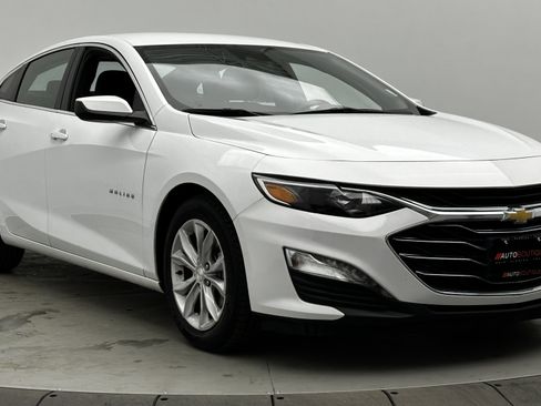 Used 2025 Chevrolet Malibu LT image 3