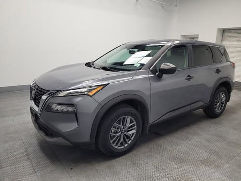 Used 2023 Nissan Rogue S image 2