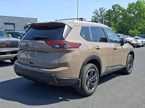 Certified 2024 Nissan Rogue SV w/ SV Premium Package AWD/4WD image 6