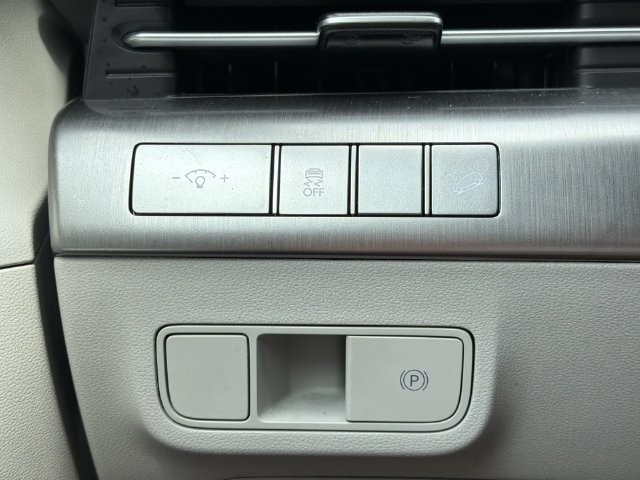 Certified 2025 Hyundai Kona SEL FWD image 28
