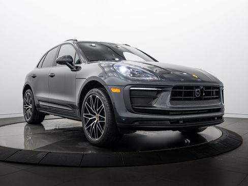 Certified 2023 Porsche Macan AWD/4WD image 9