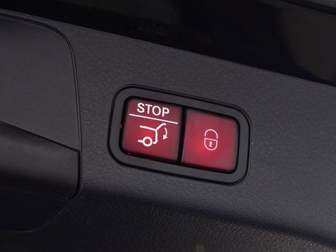 Certified 2025 Mercedes-Benz GLB 35 AMG 4MATIC image 36