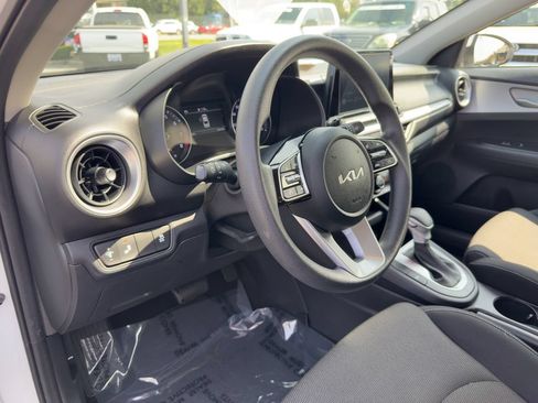 Used 2024 Kia Forte LXS w/ LXS Technology Package FWD image 21