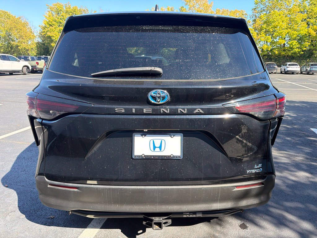Used 2023 Toyota Sienna LE FWD image 4