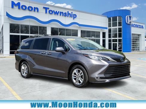 Used 2023 Toyota Sienna XLE w/ XLE Plus Package AWD/4WD image 1