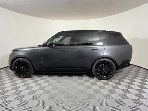 Used 2023 Land Rover Range Rover SE image 2