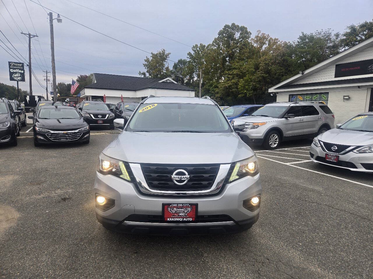 Used 2018 Nissan Pathfinder SV w/ SV Tech Package AWD/4WD image 2
