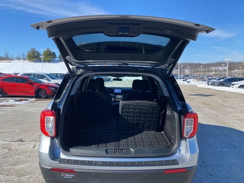 Used 2021 Ford Explorer XLT image 18