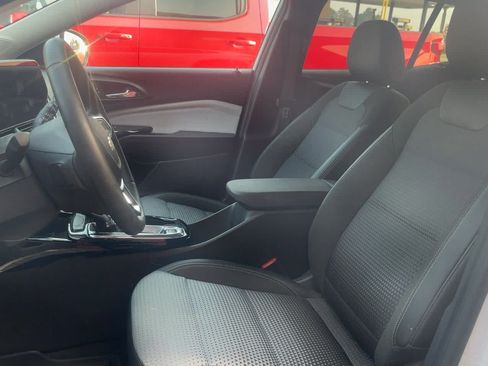 Used 2025 Chevrolet Trax LT w/ Driver Confidence Package FWD image 3