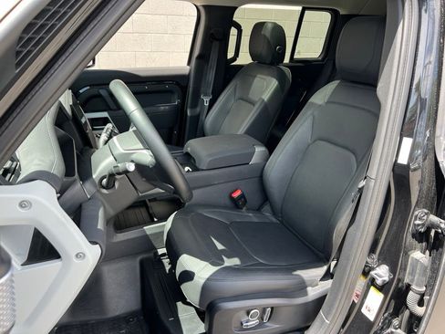 Used 2023 Land Rover Defender 130 SE AWD/4WD image 21