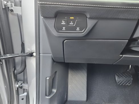 Used 2025 Volkswagen Atlas SE FWD image 15