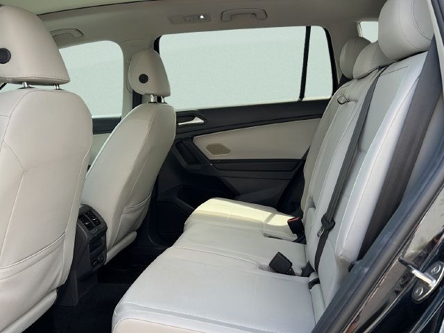 Used 2020 Volkswagen Tiguan SEL AWD/4WD image 11