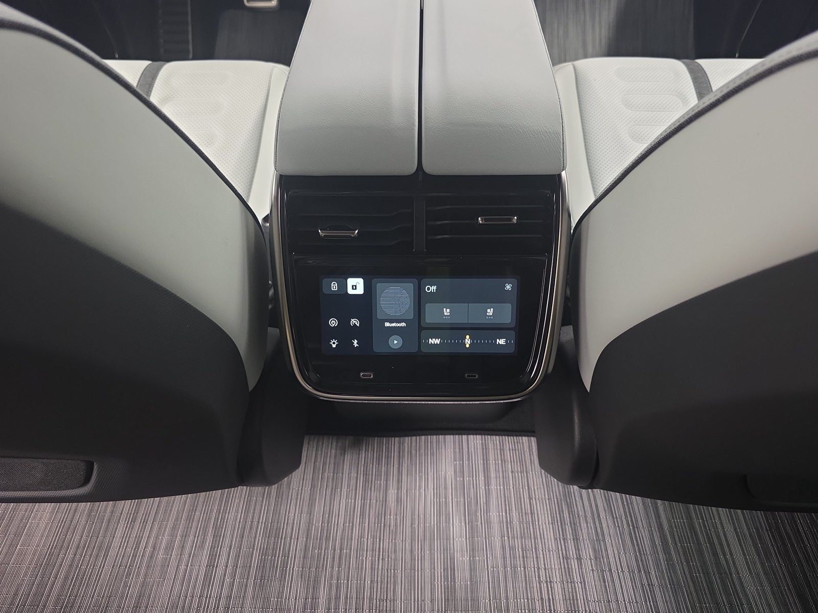 Used 2024 Rivian R1S Adventure Dual AWD/4WD image 30