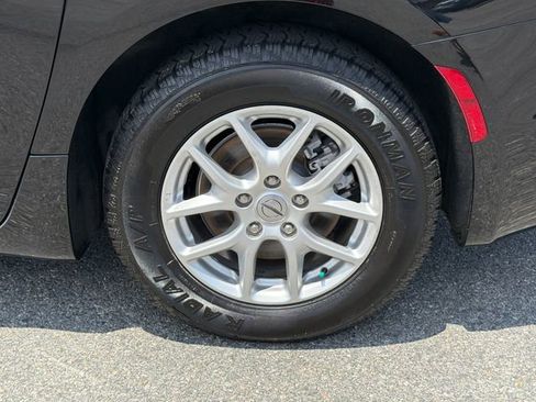 Used 2024 Chrysler Pacifica Touring-L FWD image 19