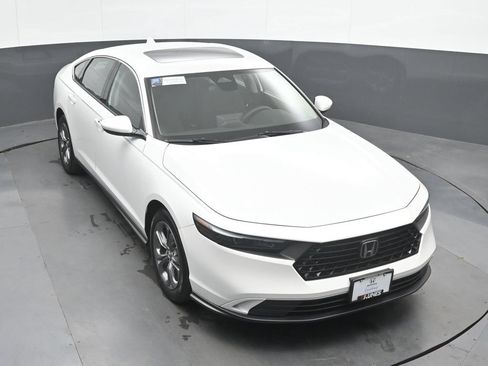 Used 2023 Honda Accord EX image 34