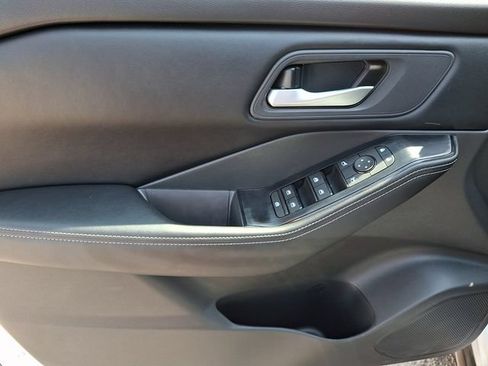 Certified 2026 Nissan Rogue SV FWD image 14
