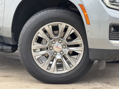 Used 2025 GMC Yukon Denali AWD/4WD image 3
