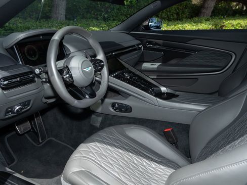 Used 2024 Aston Martin DB12 Coupe RWD image 5
