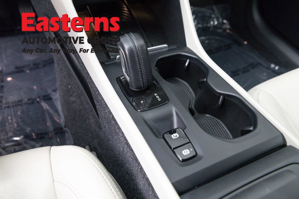Used 2019 Volvo XC40 T5 Momentum AWD/4WD image 13