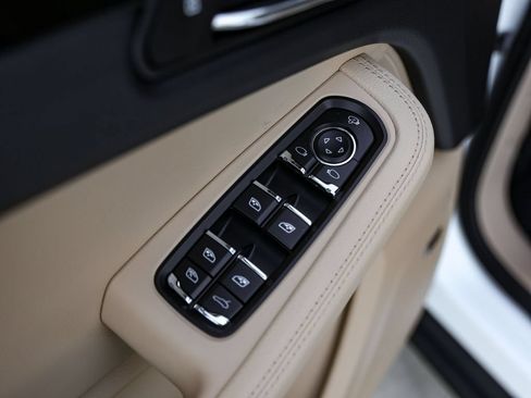 Certified 2026 Porsche Macan AWD/4WD image 33