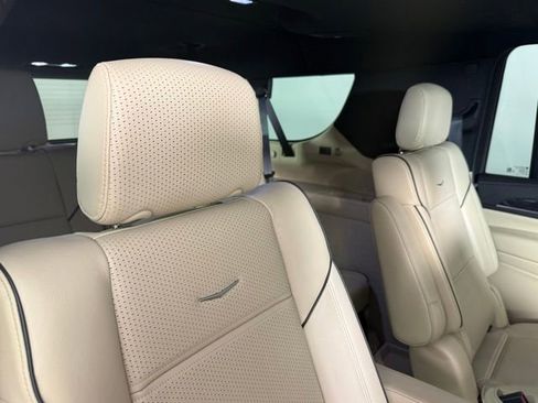 Used 2023 Cadillac Escalade ESV Premium Luxury w/ Performance Package AWD/4WD image 30