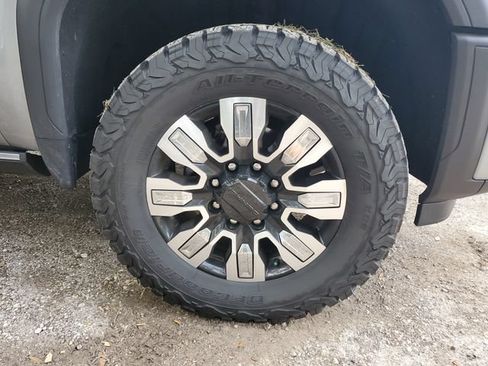 Used 2025 GMC Sierra 2500 Denali w/ Denali Reserve Package AWD/4WD image 5