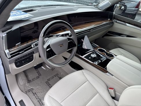 Certified 2026 Cadillac Escalade Platinum Sport w/ LPO, ONYX Package AWD/4WD image 22