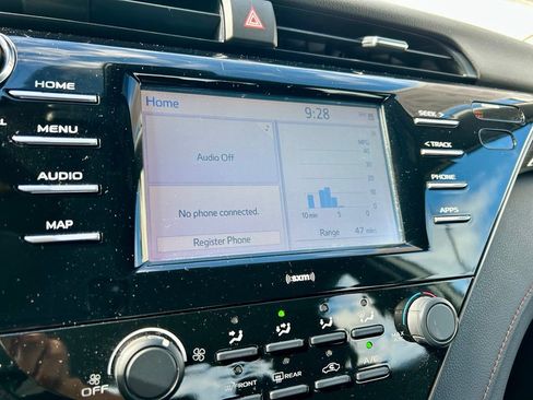 Used 2020 Toyota Camry LE FWD image 22