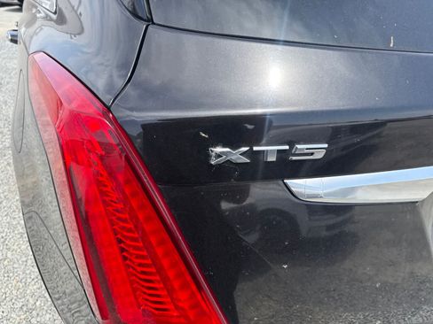 Used 2019 Cadillac XT5 Luxury w/ LPO, Radiant Package FWD image 13